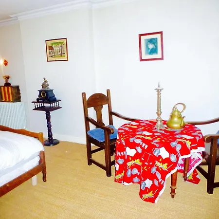 Chez Watson Hotel
